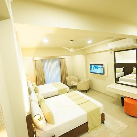Hotel Grand Amanee 拉特纳普勒 外观 照片