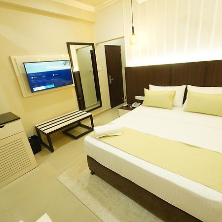Hotel Grand Amanee 拉特纳普勒 外观 照片
