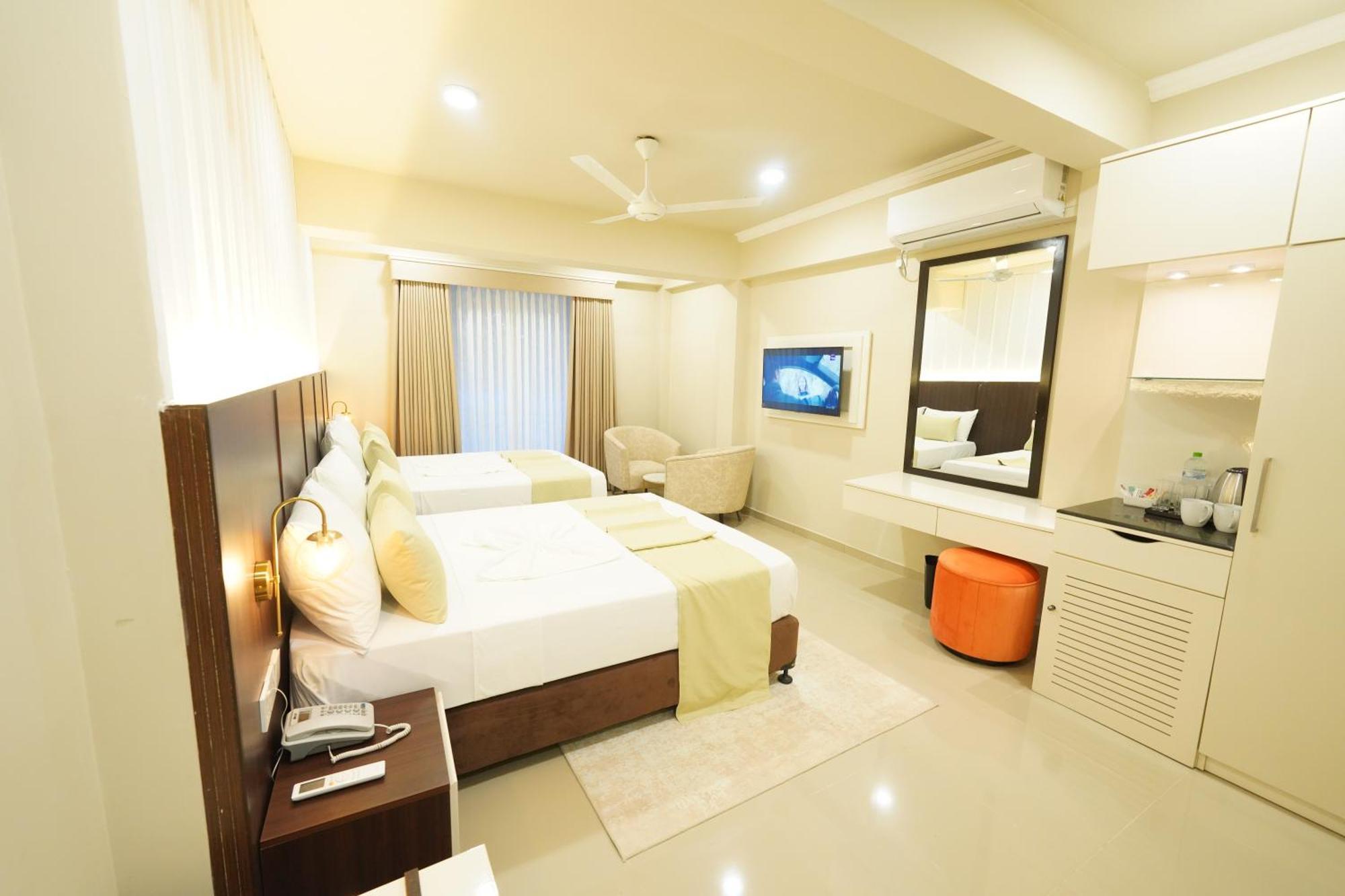 Hotel Grand Amanee 拉特纳普勒 外观 照片