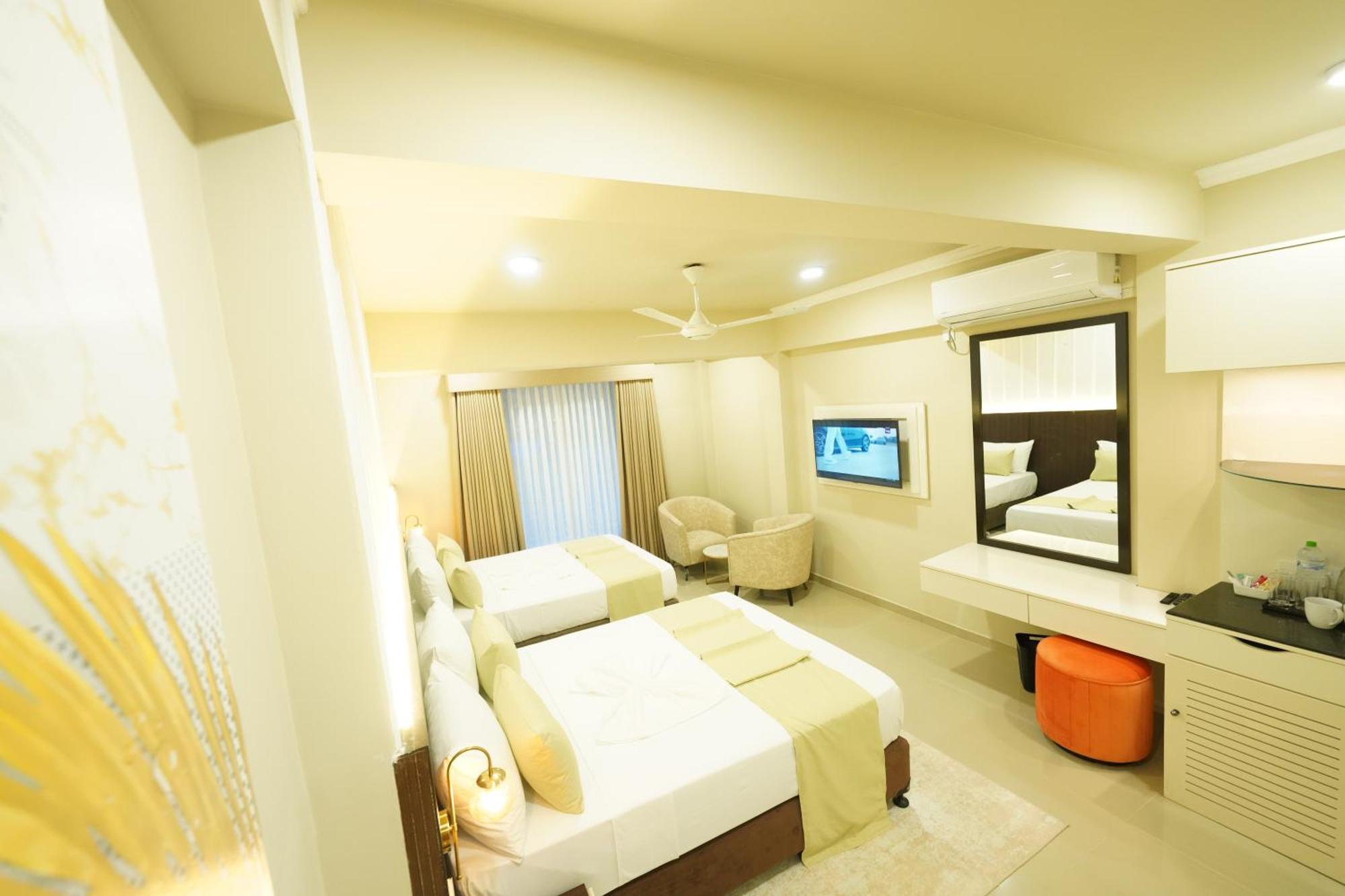 Hotel Grand Amanee 拉特纳普勒 外观 照片