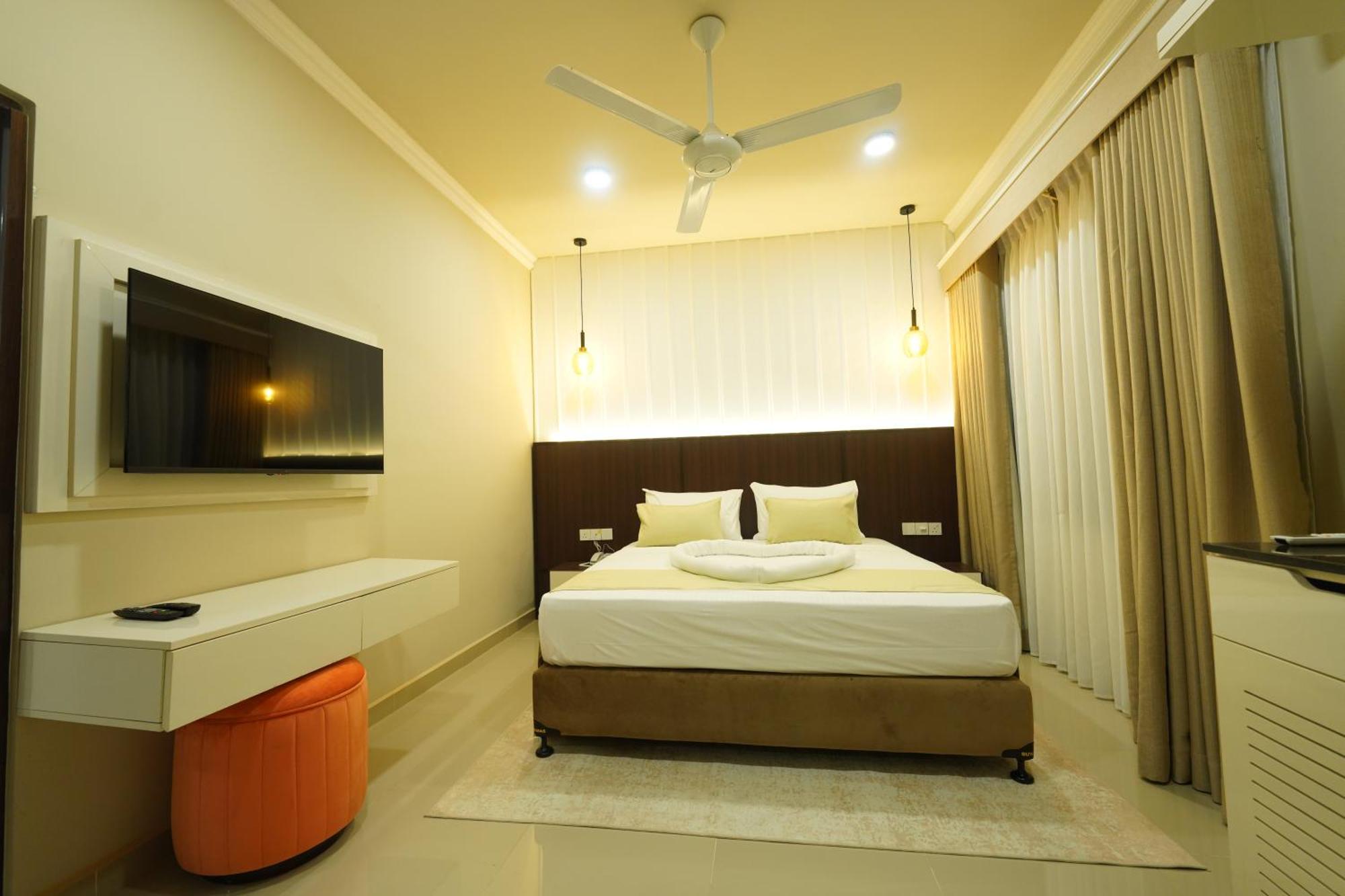 Hotel Grand Amanee 拉特纳普勒 外观 照片