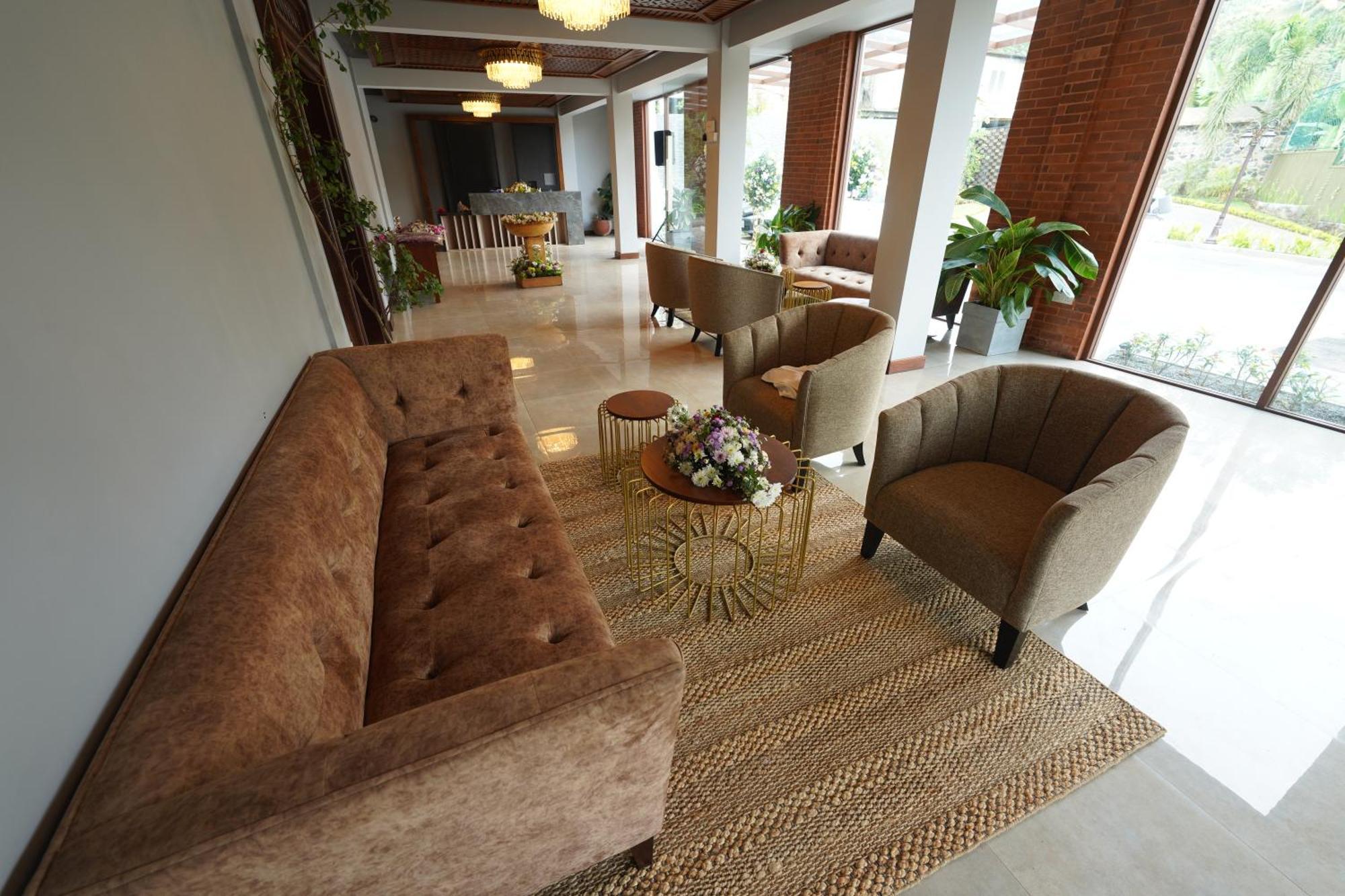 Hotel Grand Amanee 拉特纳普勒 外观 照片