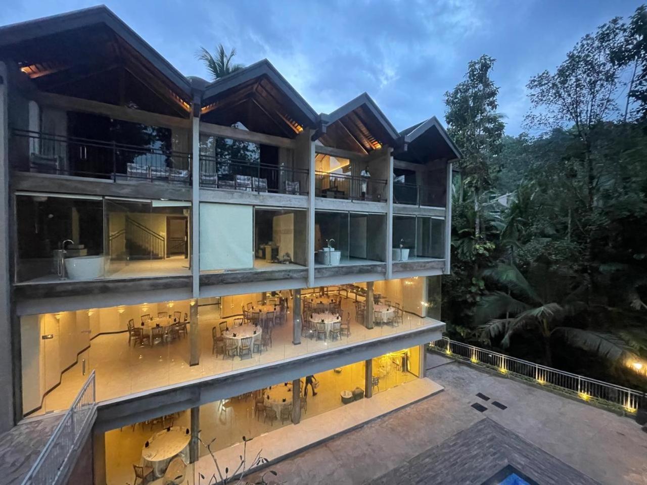 Hotel Grand Amanee 拉特纳普勒 外观 照片