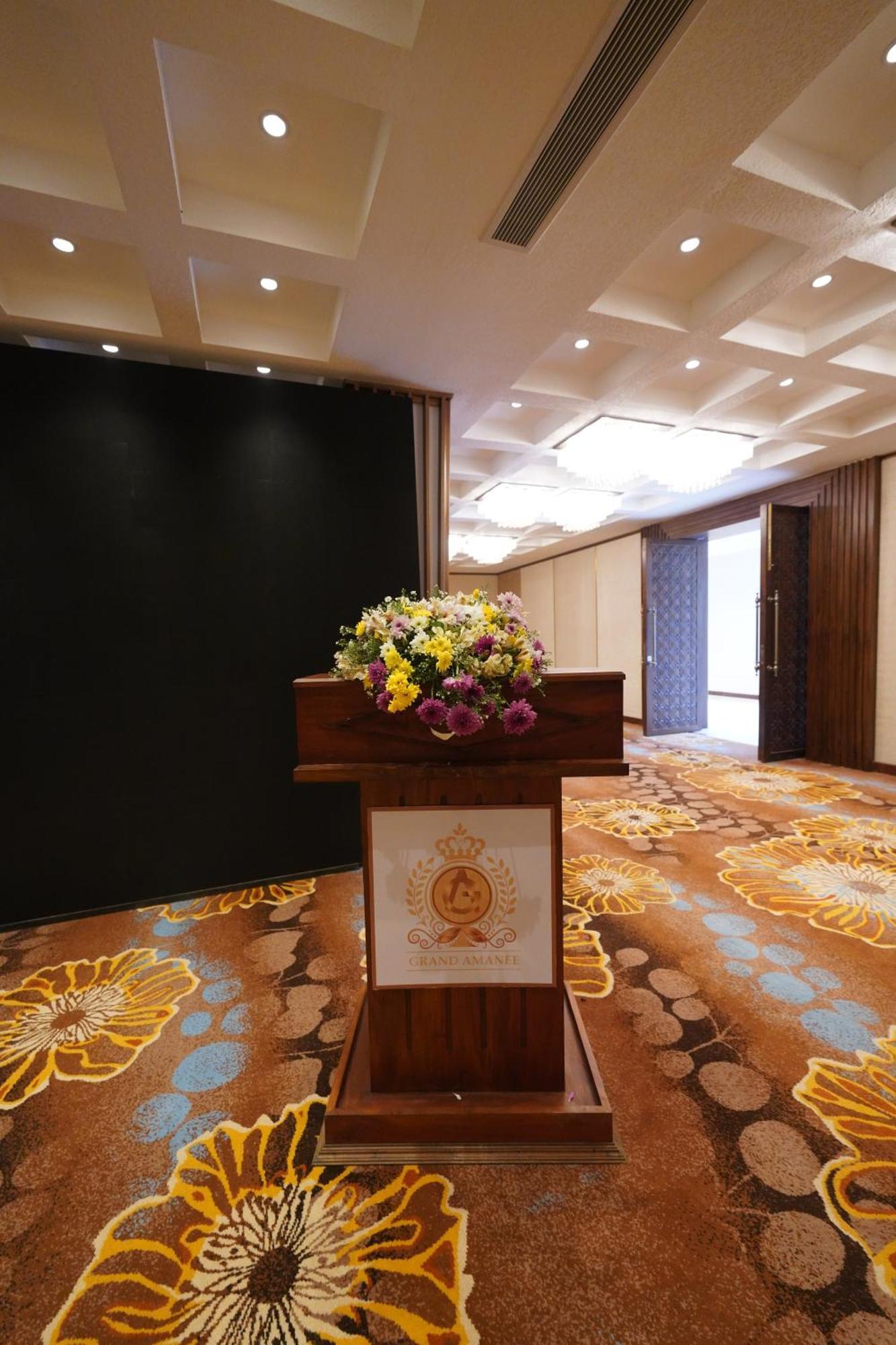 Hotel Grand Amanee 拉特纳普勒 外观 照片