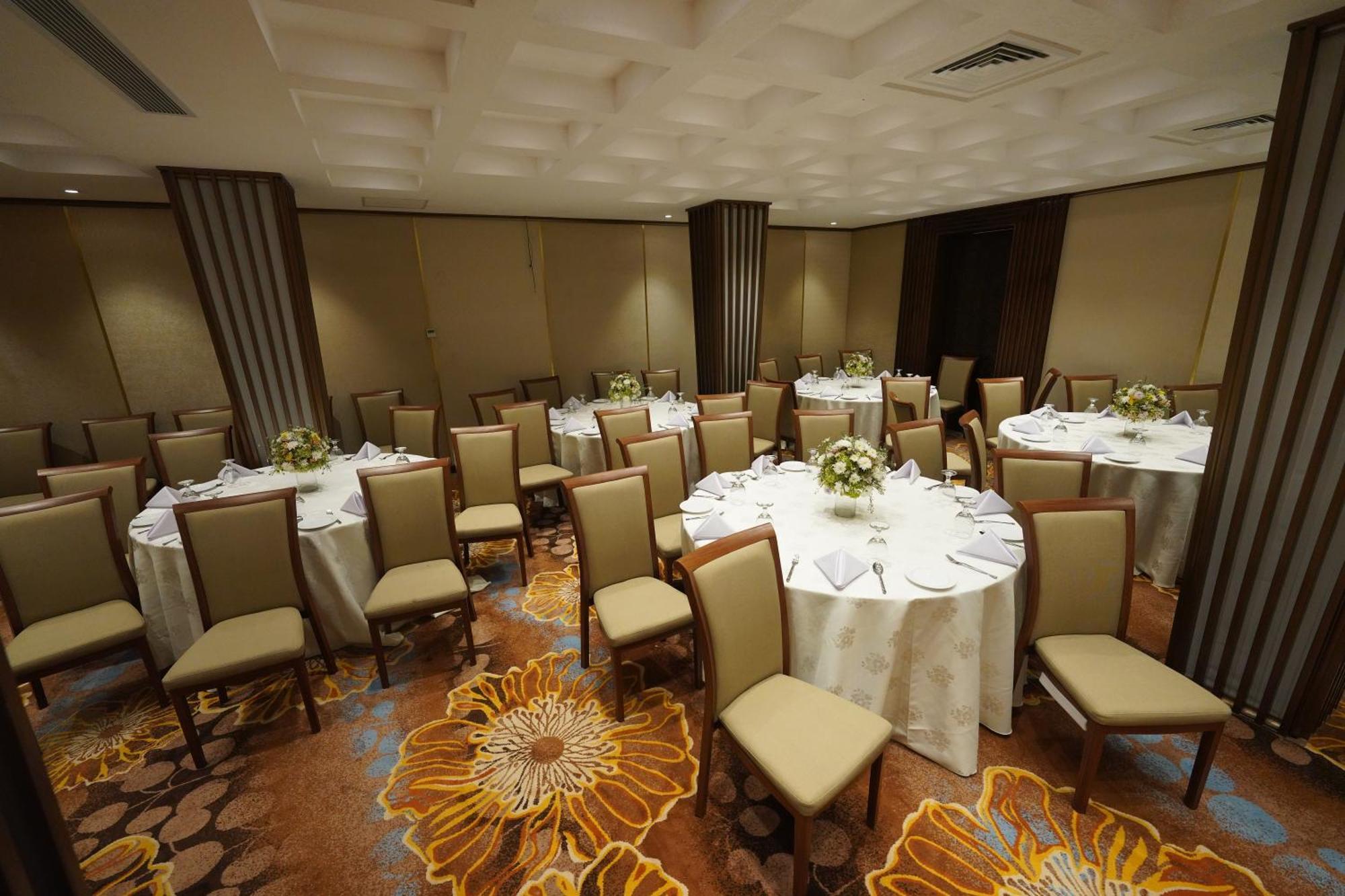 Hotel Grand Amanee 拉特纳普勒 外观 照片