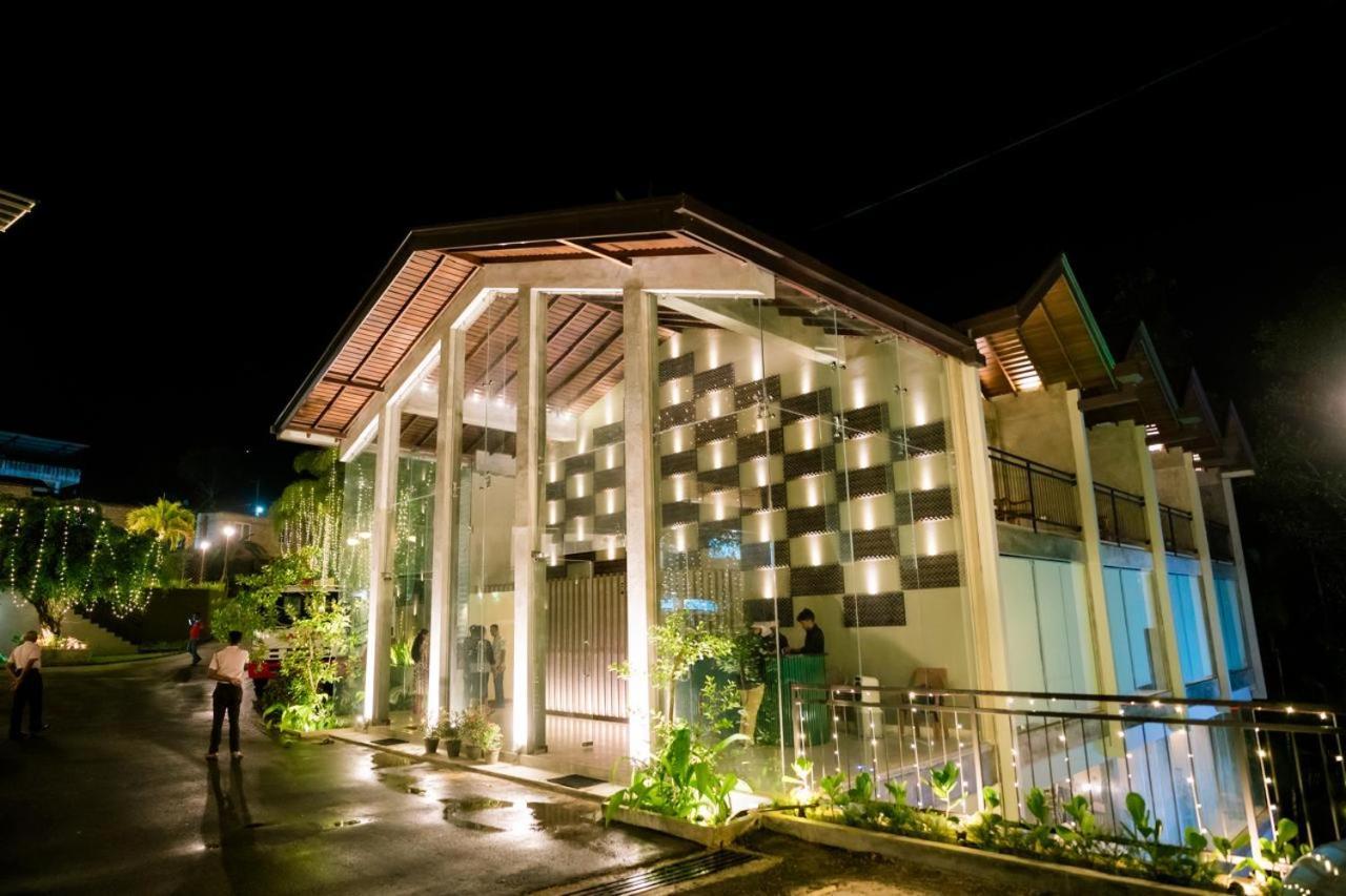 Hotel Grand Amanee 拉特纳普勒 外观 照片