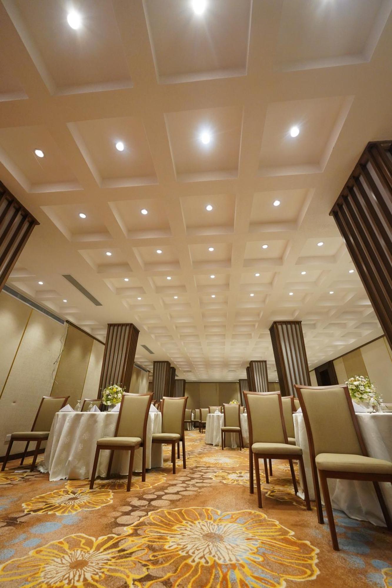 Hotel Grand Amanee 拉特纳普勒 外观 照片