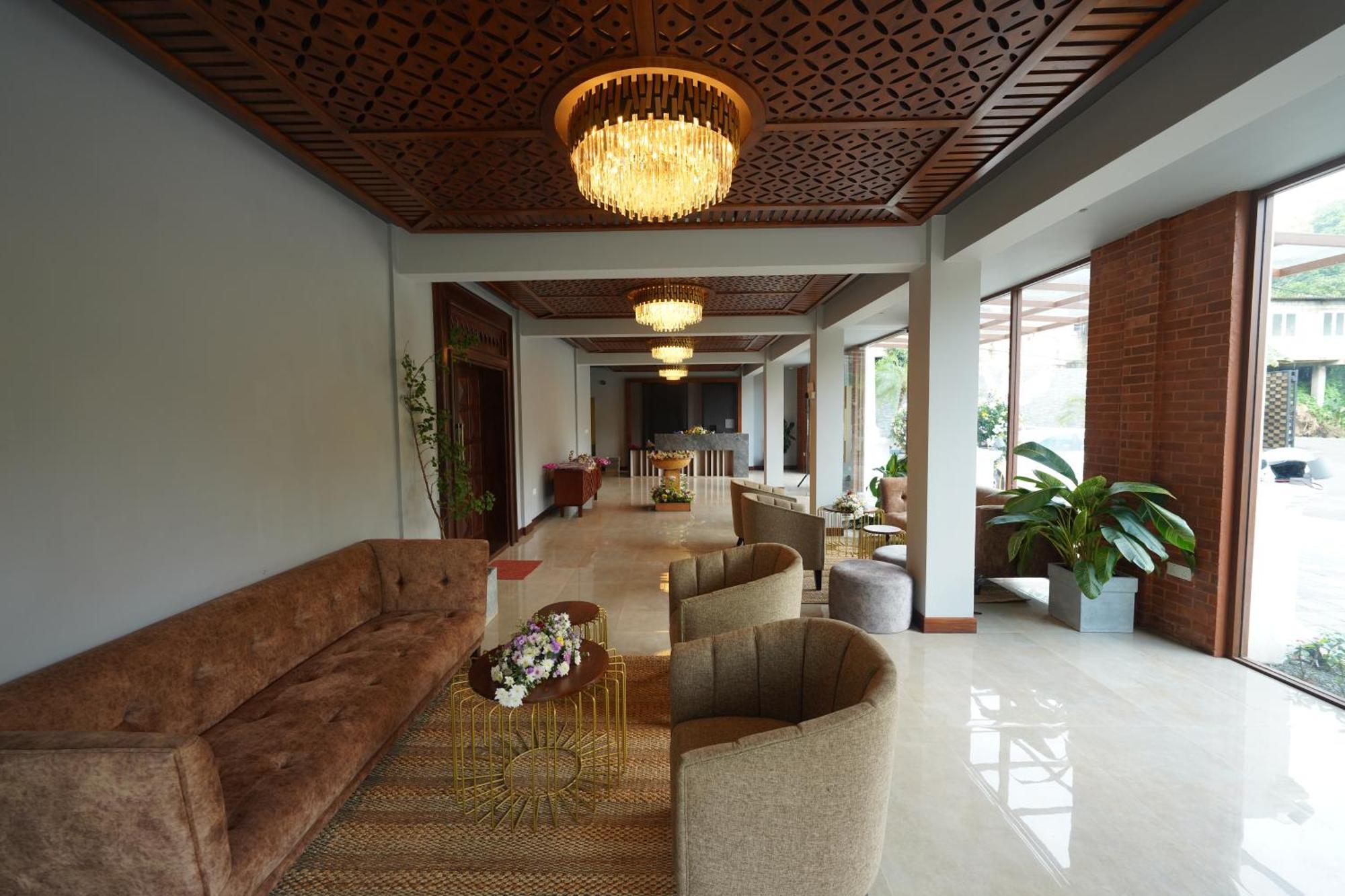 Hotel Grand Amanee 拉特纳普勒 外观 照片